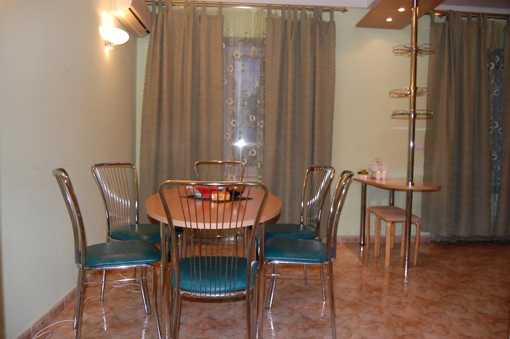 Like Hostel Киев Екстериор снимка